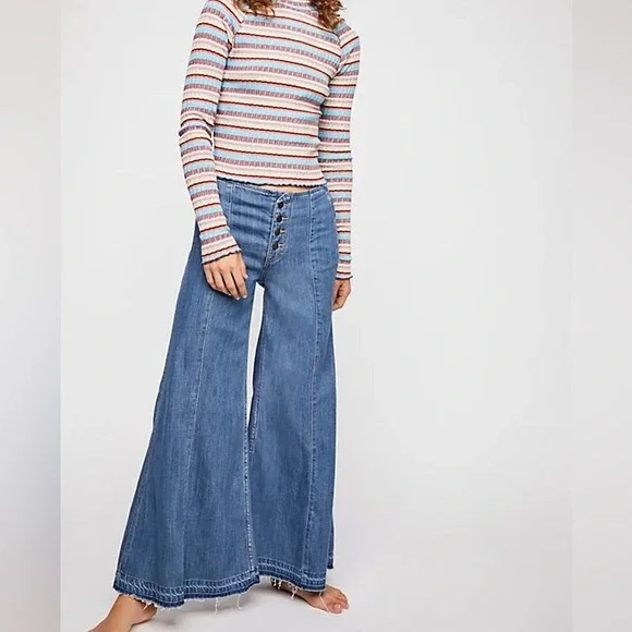 Free People Retro Inspired High Waist Ultra Wide Leg Raw Frayed Hem Jeans, 28 - Picture 2 of 7